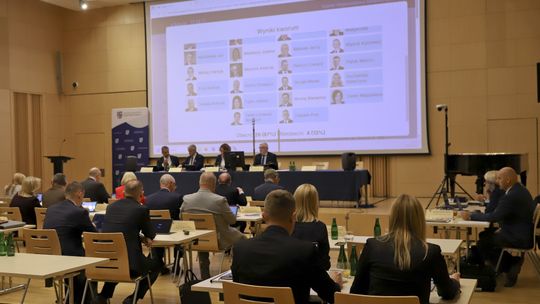 Sejmik Świętokrzyski debatować będzie o funduszach i transporcie