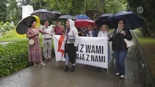 Solidarni z Joanną spotkali się na Skwerze Praw Kobiet