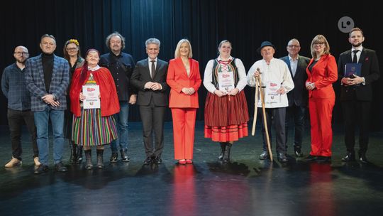 Sołtyski z Pawłowa triumfują na Świętokrzyskim Przeglądzie Teatrów Wiejskich