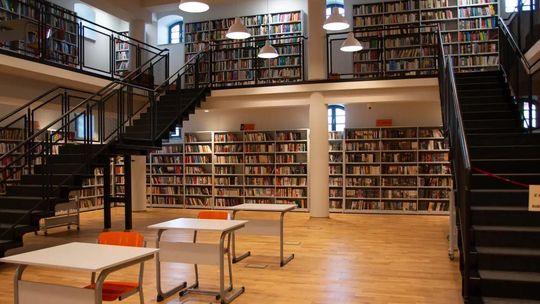 Spotkanie z Katarzyną Bareją: Odkryj tajemnice twórczości autorki