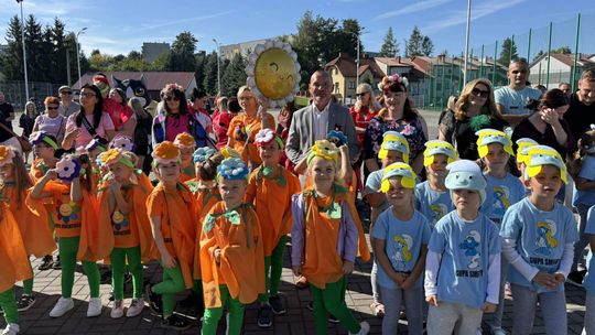 Stadion w Ożarowie rozbrzmiał śmiechem przedszkolaków
