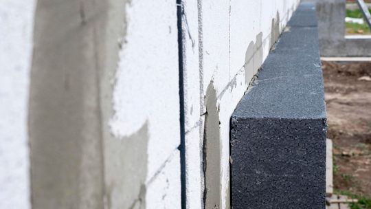 Styropian grafitowy ? dlaczego ma lepszą izolację?