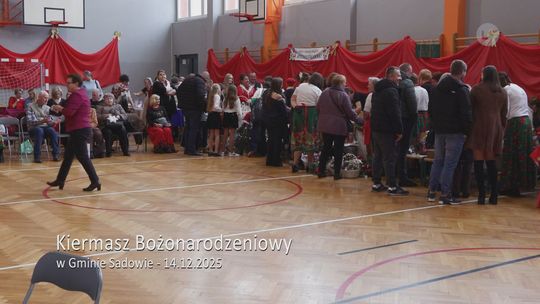 Świąteczny kiermasz w Sadowiu: smaki i rękodzieło w szkolnej hali