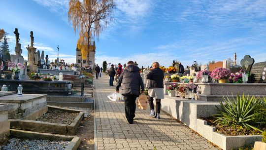 Światło pamięci. Jak 1 listopada kształtuje polską pamięć o zmarłych i jak ją pielęgnować przez cały rok