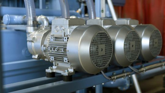 Technika próżniowa w automatyce: zasada działania, źródła próżni i dobór rozwiązania