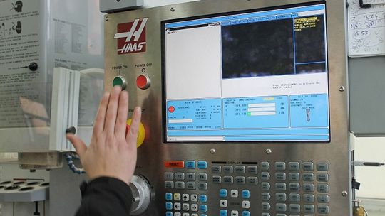 Technologia CNC – wady i zalety