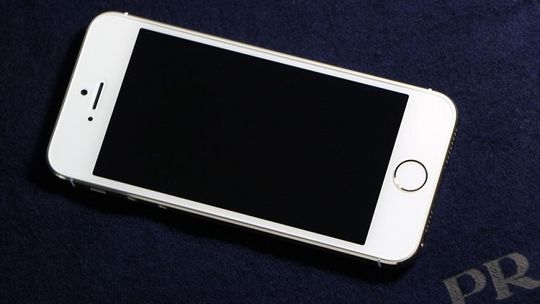 Telefon pod kontrolą