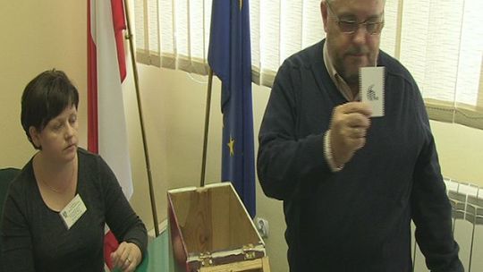 Tłumy chętnych do liczenia głosów