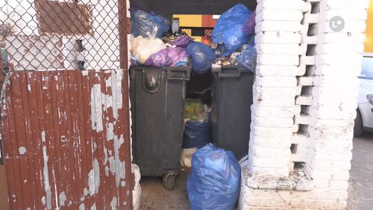 Trwa śmieciowy problem w Ostrowcu 