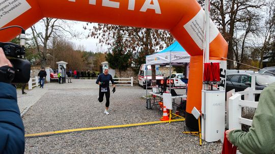 Trzeci Jarmark Świąteczny i Bieg Mikołajkowy zakończone sukcesem Trzeci Jarmark Świąteczny i Bieg Mikołajkowy zakończone sukcesem