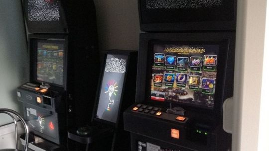 Trzy automaty do gier i 2880 złotych zabezpieczone