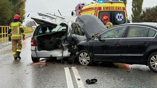 Trzy osoby ranne po zderzeniu w Opatowie Trzy osoby ranne po zderzeniu w Opatowie