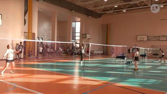 Uczniowie grali w badmintona