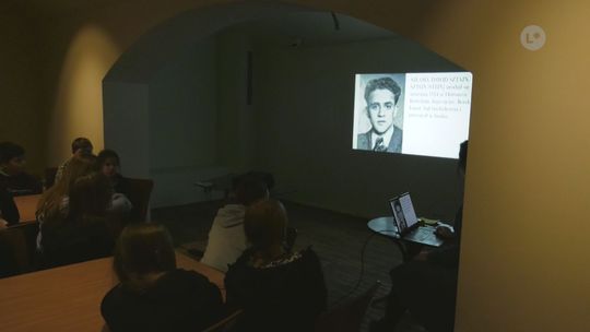 Uczniowie poznali historię powstania w getcie warszawskim