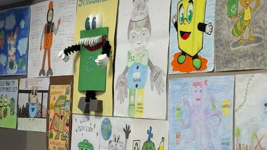 Uczniowie zaprojektowali postać-symbol PSZOK