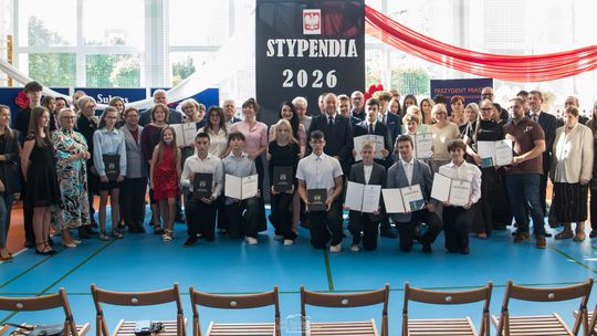 Uczniowie  z miejskimi stypendiami