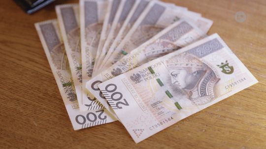 Udawał pracownika banku.