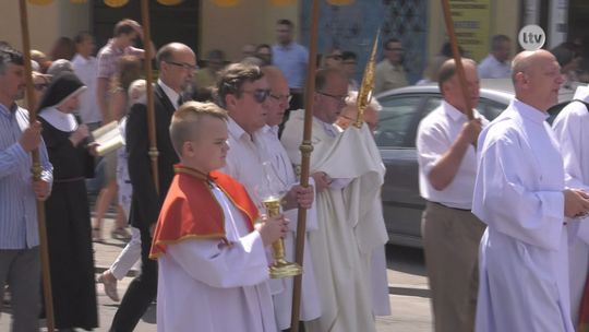 Ulicami Ostrowca przeszły procesje wiernych