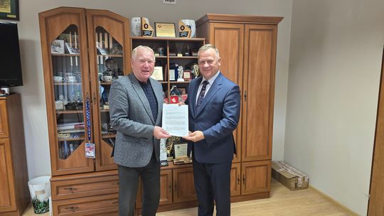 Umowa podpisana. Remonty dróg w Śnieżkowicach i Sarnia Zwola ruszyły