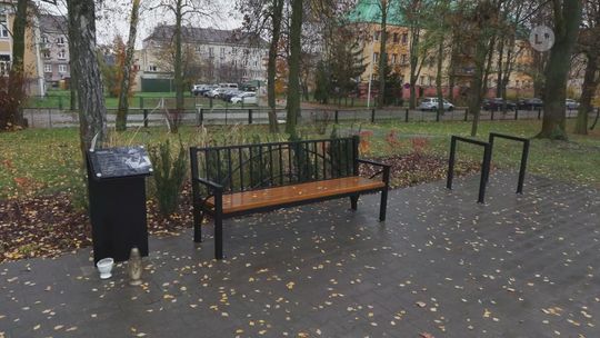 W Ostrowcu odsłonięto ławeczkę pamięci Włodzimierza Sajdy. Uhonorowano radnego i społecznika