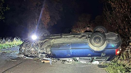 W Truskolasach dachowało audi. Policja wyjaśnia okoliczności zdarzenia W Truskolasach dachowało audi. Policja wyjaśnia okoliczności zdarzenia