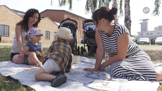 #Wakacje z biblioteką | Czytajmy dzieciom, bo one to lubią