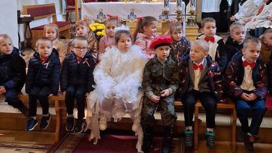 Waśniów pamięta: msza za Ojczyznę i patriotyczny program dzieci w 107. rocznicę niepodległości