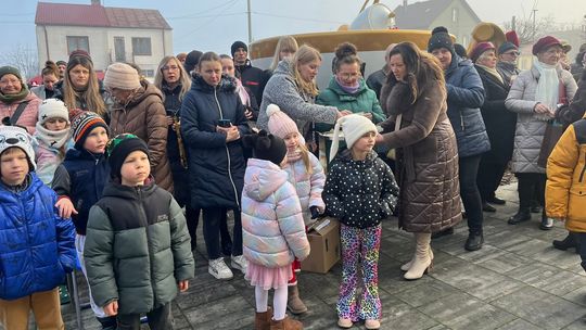Wigilijne spotkanie na Porcelanowym Rynku z jasełkami i opłatkiem