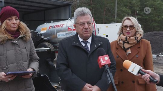 Wizyta wojewody świętokrzyskiego w Ostrowcu Świętokrzyskim. Zrealizowane inwestycje w powiecie