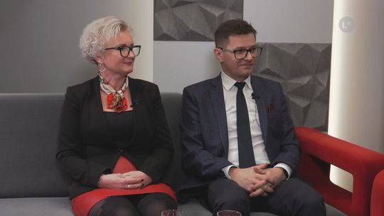 Wójt Marzena Urban-Żelazowska i zastępca Grzegorz Frejlich o zrealizowanych inwestycjach Wójt Marzena Urban-Żelazowska i zastępca Grzegorz Frejlich o zrealizowanych inwestycjach