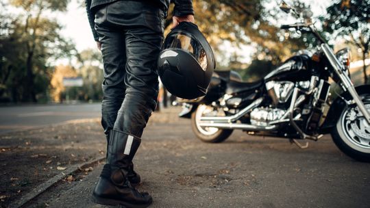 Wybieramy odpowiednie buty motocyklowe: sportowe, turystyczne i off-road pod najlepsze cechy i zalety