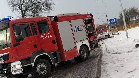 Wypadek na ulicy Bałtowskiej. Dwie osoby ranne
