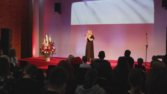 XXI Przegląd Pieśni Patriotycznych i Legionowych w Ostrowcu — młodzi wykonawcy uczcili pamięć