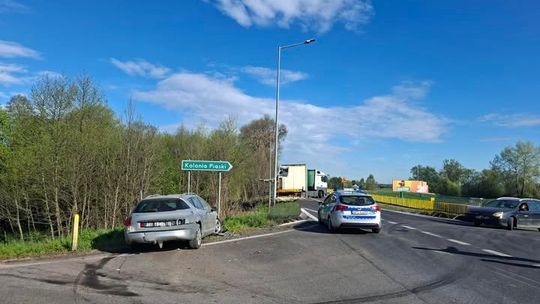 Zderzenie ciężarówki z osobówką w Nietulisku Małym. Droga została całkowicie zablokowana
