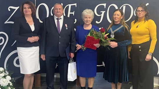 Złote Gody w Ćmielowie: dziesięć par świętowało 50 lat wspólnego życia
