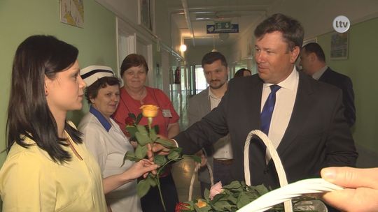 Życzenia i kwiaty dla pielęgniarek i położnych  