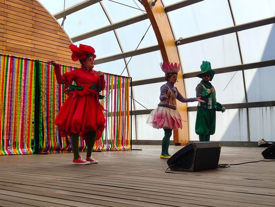 Barwny korowód i ekologiczny spektakl. Ostrowiec Świętokrzyski uczcił Dzień Ziemi z najmłodszymi