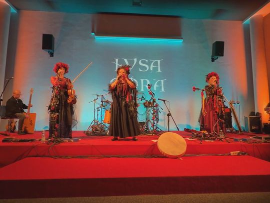 Biblioteczny koncert w ramach projektu połączył słowiański folklor z rockowo-metalową energią Biblioteczny koncert w ramach projektu połączył słowiański folklor z rockowo-metalową energią