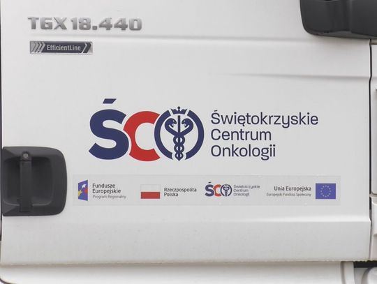 Cytomammobus stanie przed Urzędem Miasta
