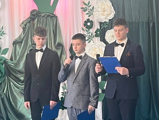 Dzień Kobiet w Bałowie: życzenia wójta i muzyczny prezent uczniów