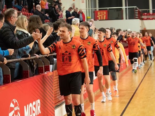 Grad goli w Ostrowcu! Kolejna wygrana Wojowników