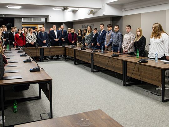 II kadencja Młodzieżowej Rady Miasta została oficjalnie zainaugurowana II kadencja Młodzieżowej Rady Miasta została oficjalnie zainaugurowana