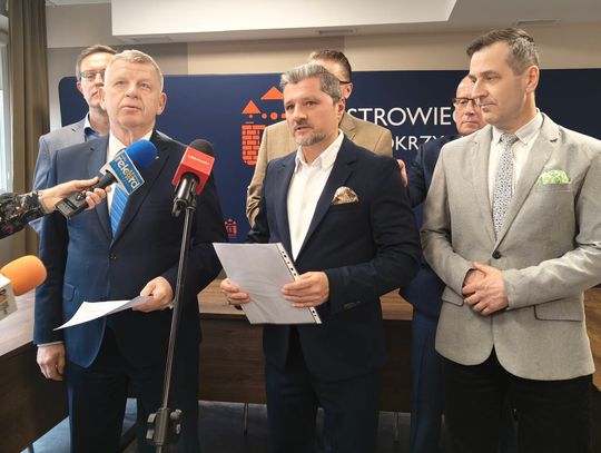 Konferencja prasowa senatora Jarosława Rusieckiego i radnych PiS Konferencja prasowa senatora Jarosława Rusieckiego i radnych PiS