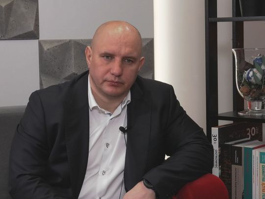 Łukasz Dybiec o inwestycjach w poprawę bazy oświatowej, remontach dróg i komunikacji