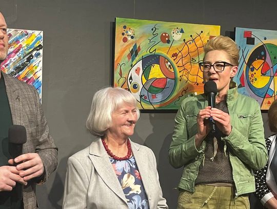 Miejski pejzaż i abstrakcje. Wystawa w Galerii  4 WYMIAR