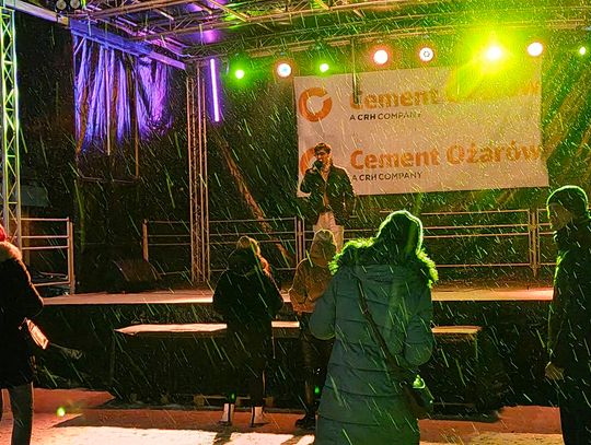 Mieszkańcy  na Placu Wolności powitali 2026 rok