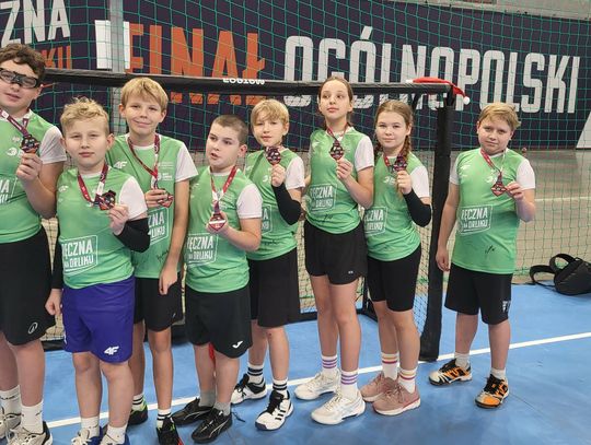 Młodzi szczypiorniści z Sarnówka piąci w Polsce w finale Ręczna na Orliku