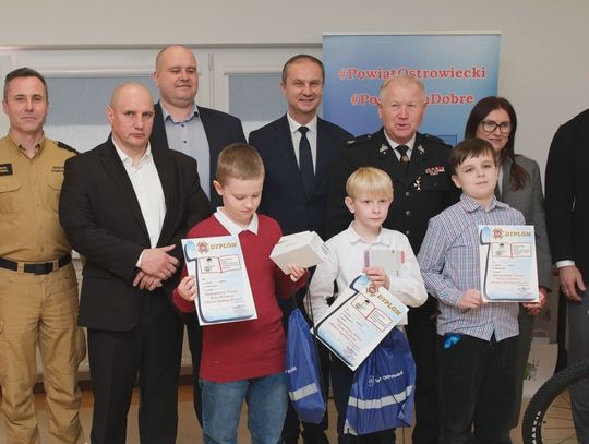 Młodzież poznawała tajniki pracy strażaka