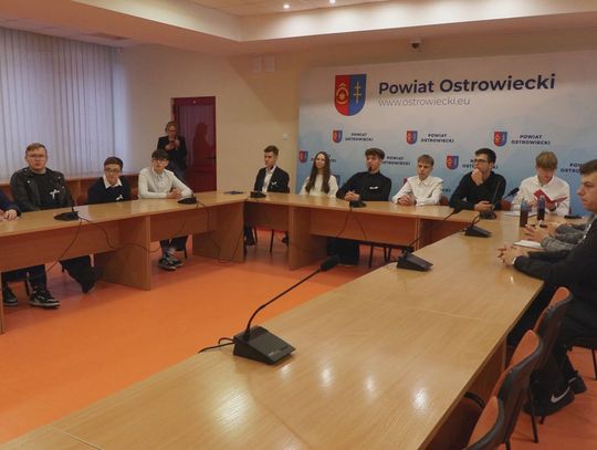 Młodzieżowa Rada Powiatu Ostrowieckiego podsumowała pierwsze pół roku działalności