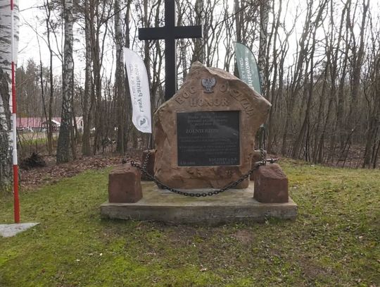 Muzealny spacer do Jeleńca. Historia Halpertów i ślady wojenne w wiosennej scenerii